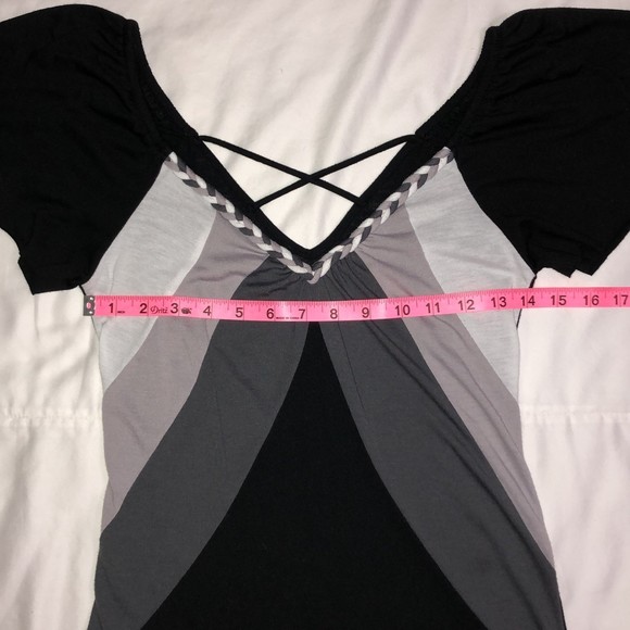 Blouse V-Neck Size Small Black Top with Gray and White Design - Picture 5 of 6